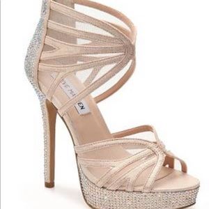 Steve Madden Glitzy pumps